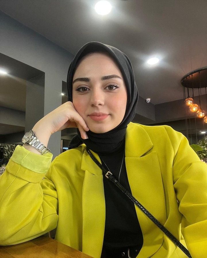 Reyhan, 23